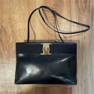 フェラガモ(FERRAGAMO)のフェラガモ ショルダーバッグ ヴァラリボン ネイビー(ショルダーバッグ)